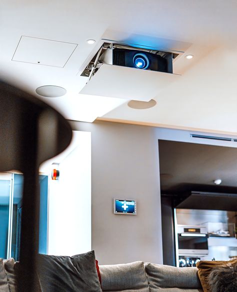 Hidden Movie Screen, Ceiling Projector Mount, Projector From Ceiling, Projector Screen Living Room, Projector Room, Cinema Room Design, Projector Ideas, Projector Setup, Projector In Bedroom