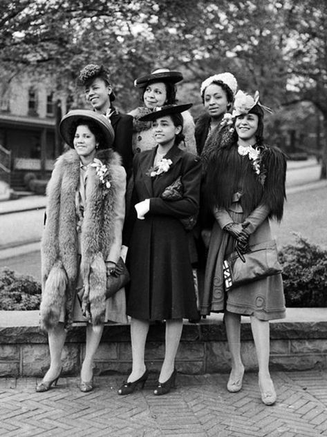 30 Stunning Vintage Photos That Show the Beauty of African-American Women During the Harlem Renaissance Era ~ vintage everyday African American Beauty, African American Fashion, American Photo, Vintage Black Glamour, Black Gems, Photo Vintage, Style Noir, Fur Coats, American Beauty