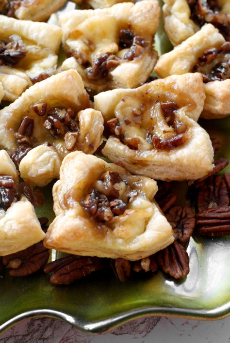 Maple Pecan Brie Bites | thetwobiteclub.com Pecan Brie, Puff Pastry Cups, Sweet Appetizers, Pastry Cups, Pecan Baked Brie, Pecan Bites, Pecan Sauce, Sweet Appetizer, Brie Bites