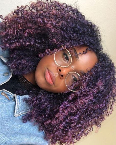 Lavender Curly Hair Black Women, Coily Hair Color Ideas, Purple Hair Black Women, Purple Curly Hair, Curly Purple Hair, Purple Natural Hair, Cabello Afro Natural, Bob Weave, Curly Color