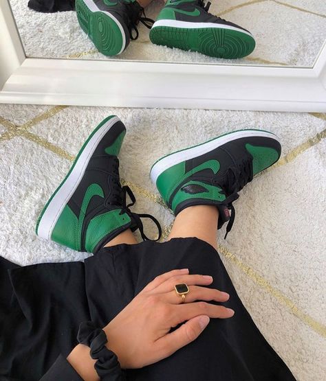 HDG.sales #1 Personal Shopper on Instagram: “➖The Air Jordan 1 Pine Green is now available at www.hdgsales.eu ➖ 📲 Tap to shop 📦| Same Day Shipping 📸| @lenagregoire ———————…” Обувь Air Jordan, Jordan Shoes Girls, Custom Nike Shoes, All Nike Shoes, Shoes Sneakers Jordans, Nike Shoes Jordans, Nike Air Shoes, Green Sneakers, Air Jordan 1 Retro High Og