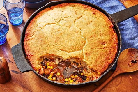 Cornbread Cowboy Casserole Recipe Cornbread Skillet, Skillet Pie, Popular Casseroles, Chili Cornbread, Chili Pie, Cowboy Casserole, Breakfast Party Foods, Easy Dinner Casseroles, Skillet Cornbread