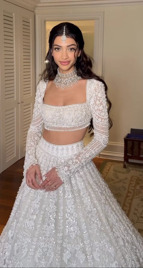 White Bridal Reception Lengha, Birthday Lenghas, Pearl Lengha Indian Bridal, Reception Indian Outfit Bridal, Long White Engagement Dress, Shadi Lehenga Designs, Off White Lehnga Outfit, White Lehnga Designs Indian Weddings, Desi Reception Bridal Outfit