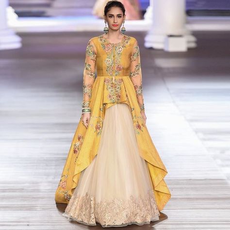 27 + Stunning Jacket Style Lehenga Ideas For A Winter Wedding | ShaadiSaga Sabyasachi Lehenga, Lehnga Dress, Ritu Kumar, Anita Dongre, Salwar Kamiz, Indian Gowns Dresses, Party Wear Lehenga, Indian Gowns, Designer Party Wear Dresses