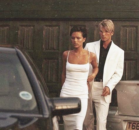 80/90s/00s on Instagram: “David and Victoria 🌹” Victoria Beckham Young, Y2k Lookbook, Princess Era, 90s Couples, Inka Williams, Posh And Becks, Beckham Style, Victoria And David, Victoria Beckham Outfits