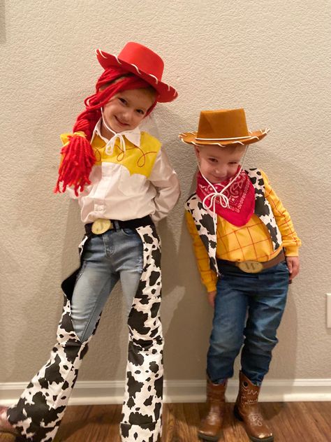 Homemade Woody Costume, Baby Girl Toy Story Costume, Diy Jessie Toy Story Costume Kids, Jesse Outfit Toy Story, Jessie Outfit Toy Story, Jesse From Toy Story Costume, Diy Jessie Toy Story Costume Women, Disfraz Jessie Toy Story, Diy Jessie Costume