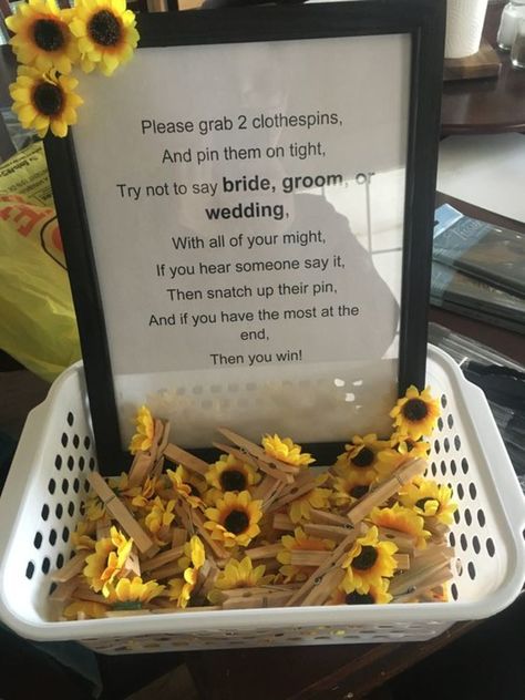 Sunflower Wedding Shower Decorations, Boho Sunflower Bridal Shower Ideas, Diy Sunflower Wedding Decorations, Rustic Wedding Shower Ideas, Bridal Shower Sunflower Theme, Sunflower Bachelorette Party, Rustic Sunflower Wedding Decor, Diy Sunflower Wedding, Sunflower Party Ideas