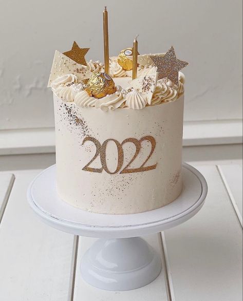 New Year Cake Designs, Cakes 2023, New Year Cake Decoration, New Year's Desserts, Christmas Pastries, Soft Cake, S Cake, Christmas Cake Designs, New Year's Cake