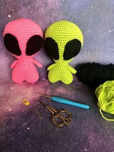 Amigurumi Alien, Alien Patterns, Crochet Patterns Free Beginner, Halloween Crochet Patterns, Crochet Animals Free Patterns, Crochet Design Pattern, Crochet Amigurumi Free, Fun Crochet Projects, Halloween Crochet