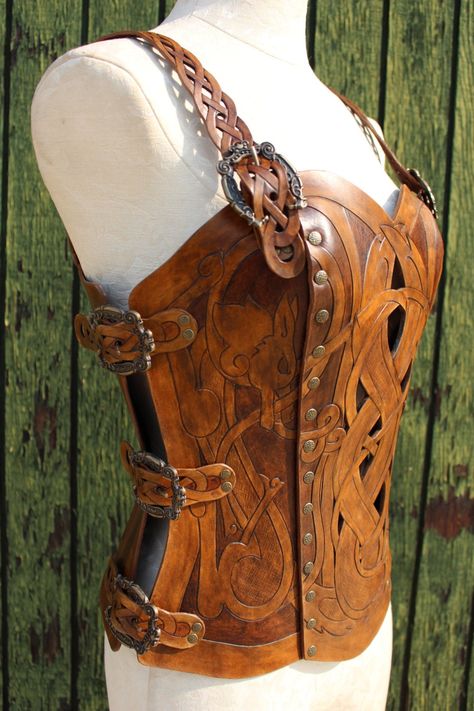 Armored Corset, Armor Corset, Elf Kostüm, Celtic Wolf, Leather Bracers, Fair Outfits, Viking Designs, Celtic Dragon, Looks Country