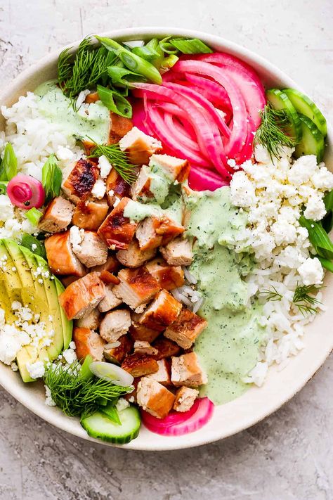 Green Goddess Bowl - A delicious Green Goddess Bowl recipe with grilled chicken, homemade green goddess dressing, feta, dill and pickled onions. #greengoddessbowl #greengoddessbowlchicken #greengoddessbowlrecipe #greengoddessbowldressing #greengoddessbowlmealprep Green Goddess Recipe Ideas, Recipe With Pickled Onions, Goddess Bowl Recipes, Summer Bowl Recipes, Whole Food Dinner Recipes, Green Goddess Chicken Salad, Green Goddess Bowl, Healthy Bowl Recipes, Greek Bowls