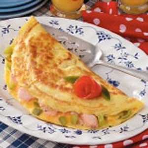 Fresh Salmon Omelet Healthy Omelette, Omelette Recipe Easy, Breakfast Omelette, Omelets Recipe, Fresh Salmon, Pancake Recipes, Egg Dishes, Easy Salmon, Salmon Fish