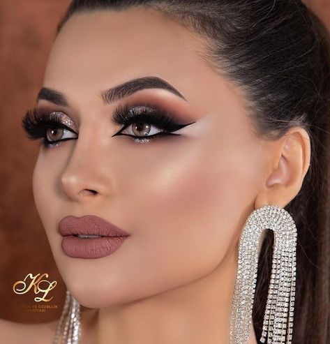 Eyeshadow Steps, Machiaj Smokey Eyes, Egyptian Eye Makeup, Dramatic Bridal Makeup, Hd Make Up, Exotic Makeup, Dramatic Wedding Makeup, Vibrant Makeup, Bright Eye Makeup