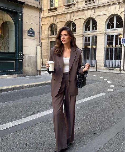 Heloise Guillet, Business Lady Outfits, Winter Styles, Formal Suit, Ootd Ideas, Brown Style, Fall Winter Wardrobe, Formal Suits, Brown Fashion