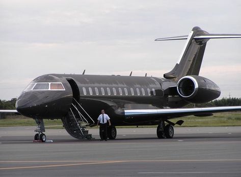 Black Plane, Jets Privés De Luxe, Private Jet Plane, Private Jet Travel, Private Jet Interior, Jet Privé, Luxury Helicopter, Luxury Jets, Private Flights