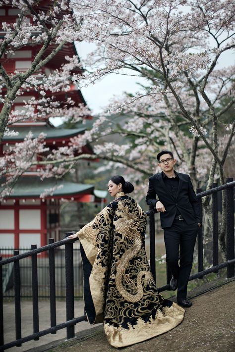 Olivia Lazuardy And Kalvin’s Pre-Wedding Shoot In Japan - 018 Kimonos, Japan Prewedding Photo Ideas, Japan Wedding Photography, Wedding In Japan, Kyoto Prewedding, Winter Prewedding, Japan Elopement, Olivia Lazuardy, Japanese Wedding Theme