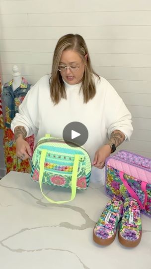 Bag Breakdown w/ @Quilting_Elissa 💖✨ • #TulaTalk | Bag Breakdown w/ @Quilting_Elissa 💖✨ • #TulaTalk 

Happy Tuesday! I’m Tula and today we are shining a spotlight on my friend Elissa and the amazing... | By Tula Pink | Facebook Tula Pink Quilt, Tula Pink, Happy Tuesday, Pink