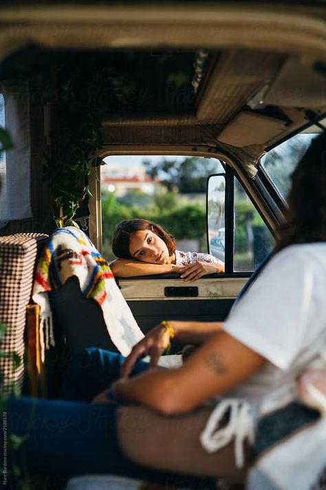 Aesthetic Design Ideas, Old Van, Camping Couple, Motorhome Travels, Travel Photoshoot, Country Photography, California Beaches, Home Decor Aesthetic, Campervan Life