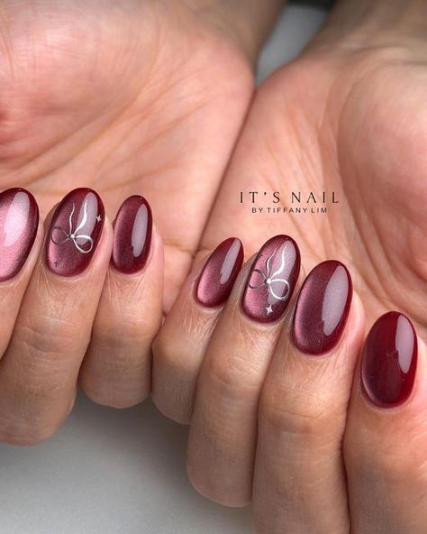 Cateye Christmas Nail, Cateye Red Nails, Plum Cat Eye Nails, Cat Eye Holiday Nails, Jelly Cateyes Nails, Maroon Jelly Nails, Christmas Cateye Nail, Cateye Nailart Korean, Maroon And Silver Nails