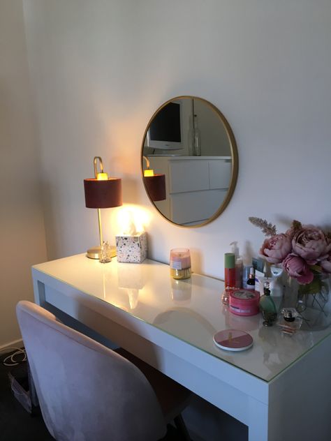 Dressing Table Inspo Aesthetic, Aesthetic Dressing Table Decor, Ikea Malm Desk Ideas, Malm Dressing Table Ideas, Ikea Desk Malm, Malm Vanity Ideas, Dressing Table Organisation Ideas, Make Up Table Aesthetic, Ikea Makeup Table