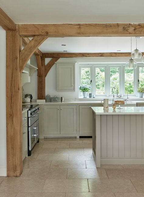 Oak Frame House, Country Kitchen Designs, Wood Beam Ceiling, Kitchen Ceiling, Beautiful Farmhouse, Kitchen Farmhouse, Wood Beams, Farmhouse Kitchen Decor, Open Kitchen