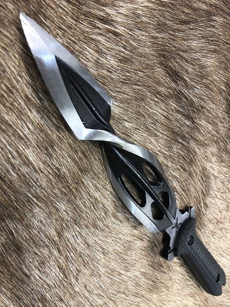 Apocalypse Survival Gear, Push Dagger, Unique Knives, Pretty Knives, Apocalypse Survival, Fantasy Props, Cool Knives, Skeletal, Modern Warfare