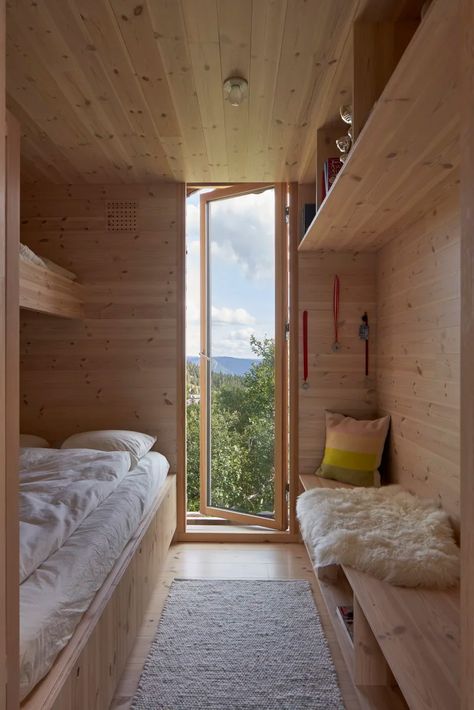 Mork Ulnes Architects, Bruce Damonte, Juan Benavides · SKIGARD HYTTE · Divisare Large Cabin, Wooden Hut, Wood Cabin, Wooden Columns, Ski Cabin, House Loft, Light Hardwood Floors, Wooden Cottage, Wooden Steps