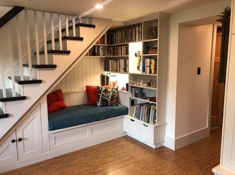 Under Stairs Library Ideas, Understair Nook Ideas, Built In Cabinets Under Stairs, Built In Bookcase Under Stairs, Under Stair Sofa, Chunky Sofa Living Rooms, Underneath The Stairs Ideas, Open Stair Case Ideas, Bookshelves On Stairs