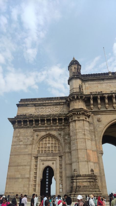 Gateway Of India Mumbai, Gateway Of India, Mumbai Travel, City Life Photography, Mumbai City, Travel International, Indian Family, Mutual Fund, Snapchat Picture