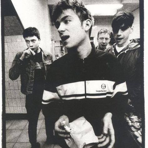 80s Casual Classics’s Instagram profile post: “Sergio Tacchini “Theres No Other Way” Damon Albarn frontman with Blur had a vintage casual revival all of his own in the 90s with the Likes…” Damon Blur, 80s Boys, Blur Band, Charlie Brown Jr, Band Photography, Damon Albarn, Blur Photo, Rock N’roll, I'm With The Band