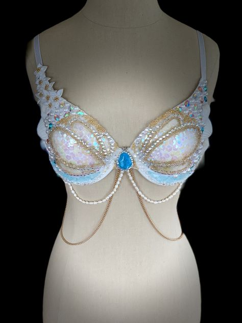 𝓟𝓪𝓻𝓽 𝓸𝓯 𝓨𝓸𝓾𝓻 𝓦𝓸𝓻𝓵𝓭  grab your thingamabobs and reveal your inner siren in our Part of Your World custom bra top. designed with the girl who's really a mermaid in mind.    when checking out, please leave me a note with the following information: *bra size *custom requests (base bra color, color scheme of design, side cut-outs, extra chain embellishments, etc.)  I will do my best to accommodate ALL requests! let's get creative ✨ White Mermaid Bra Top, Pink Mermaid Bra Top, Mermaid Top Aesthetic, White Mermaid Top, Pink Mermaid Top, Mermaid Tiktok, Mermaid Tail Aesthetic, Mermaid Shell Top, Royal Mermaid