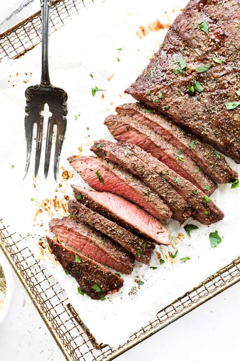 Perfectly Seasoned Air Fryer Flank Steak in 15-Minutes Air Fry Meat, Simple Steak Seasoning, Air Fryer Flank Steak, Air Fryer Steak Recipes, Meat Air Fryer, Homemade Steak Marinade, New York Steak Recipe, Flat Iron Steak Recipes, Easy Steak Dinner