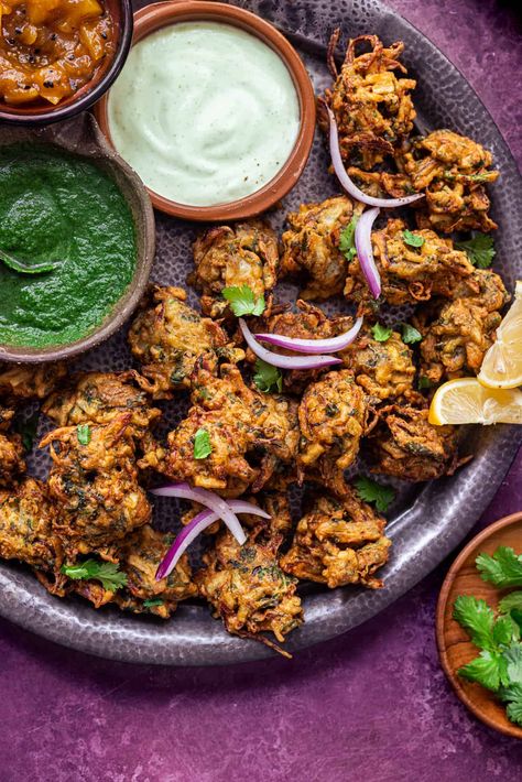 Easy Vegetable Pakoras recipe Pakoras Recipe Indian, Pakora Recipe Vegetable, Vegetable Pakora Recipe Indian, Pakora Recipes For Rainy Days, Pakora Recipe Indian, Mushroom Pakora, Veg Pakora Recipe, Pakistani Snacks, Pakoras Recipe