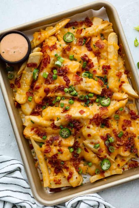 Essen, Loaded Fries Recipe, Cheese Fries Recipe, Bacon Cheese Fries, Cheesy Fries, Homemade Fries, Bacon Fries, The Recipe Critic, Loaded Fries