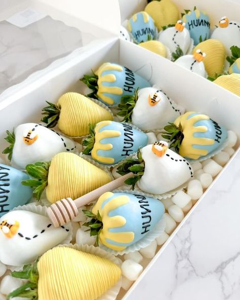 @ediblebykatia on Instagram: "Simple Winnie the Pooh sets 🐝🍯 Currently booking for May-July (including party packages)   Local pickup in Monterey Park, 91755📍 Check out my highlights for my availability & pricing.   🏷️#ediblebykatia #losangeles #montereypark #dessert #partypackages #chocolatecoveredstrawberries #winniethepooh #winniethepoohbabyshower #winniethepoohtreats #winniethepoohstrawberries" Pooh Bear Desserts, Winnie The Pooh Chocolate, Winnie The Pooh Snack Ideas, Winnie The Pooh Chocolate Strawberries, Winnie The Pooh Strawberries, Winnie The Pooh Baby Shower Desserts, Winnie The Pooh Treats, Winnie The Pooh Cake Pops, Winnie The Pooh Desserts