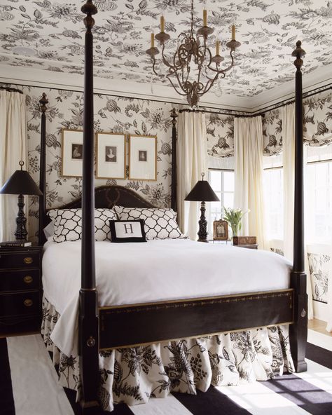 Using All the Walls- ELLEDecor.com Toile Bedroom, Ceilings Ideas, Neutral Bedroom Design, Guest Bedroom Remodel, Kids Bedroom Remodel, Small Bedroom Remodel, Black Toile, Toile Wallpaper, Bedroom Remodel