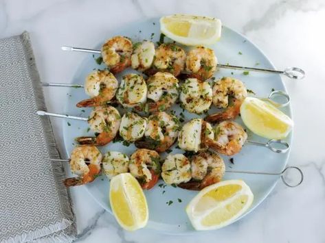 Get Herby Grilled Shrimp and Scallop Skewers Recipe from Food Network Main Dishes For Dinner, Scallop Skewers, Buttery Garlic Shrimp, Dishes For Dinner, Quick Appetizer, Best Party Appetizers, Easy Main Dishes, Shrimp Skewers, Quick Appetizers