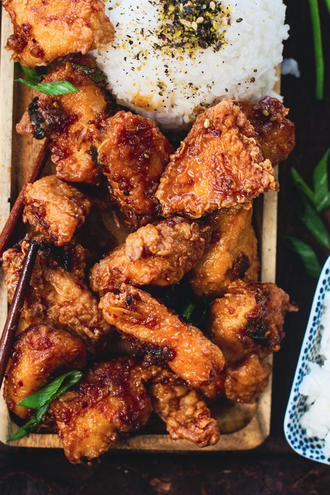 Hawaiian Fried Garlic Chicken Crispy Hawaiian Chicken, Garlic Chicken Hawaiian Style, Fried Noodles Recipe Hawaiian, Hawaiian Potluck Dishes, Authentic Hawaiian Food Recipes, Hawaiian Garlic Chicken, Hawaiian Fried Chicken, Hawaiian Meals, Hawaiian Food Recipes