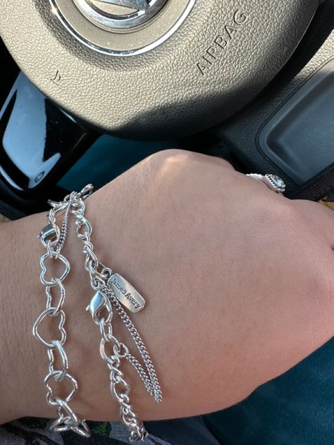 Finally a James Avery girly 💕💕💕 James Avery Aesthetic, James Avery Necklace, Cute Drawings Of People, James Avery Charm, James Avery Charm Bracelet, James Avery Bracelet, Bod Goals, James Avery Charms, James Avery Jewelry