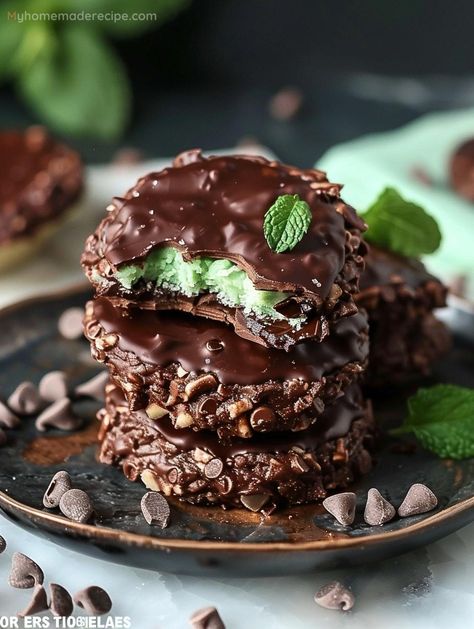 Indulge in the ultimate treat with our Fudgy Mint Chocolate No-Bake Cookies. These gems are a testament to the joy of mint and chocolate combined in a no-fuss recipe. Fudge Mint Chocolate No Bake Cookies, Fudgy Mint Chocolate No Bake Cookies, Chocolate And Mint Desserts, Mint Cookies Christmas, Mint Treats, Mint Chocolate Recipes, Mint Desserts, Garlic Bread Pizza, No Bake Banana Pudding