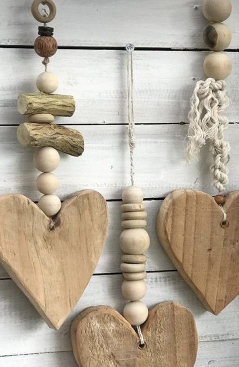 Valentine Wood Crafts, Wood Beads Diy, Valentines Crafts, Diy Deco, Driftwood Crafts, Diy Valentines Crafts, Heart Crafts, Wood Bead Garland, Funky Junk