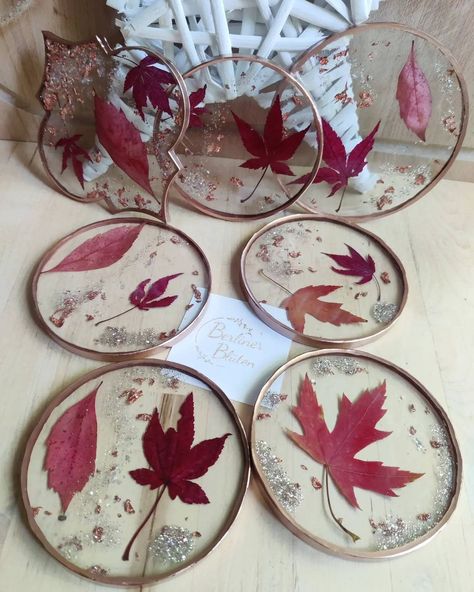 Fall Epoxy Crafts, Resin Leaves, Resin Leaf Art, Autumn Resin Crafts, Autumn Resin Art, Fall Coasters Resin, Pumpkin Resin Art, Pinecone Epoxy Resin, Winter Resin Coasters