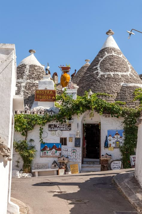 Visiting Alberobello, Puglia | The Thinking Traveller Bari Italy Photography, Arbellobelo Puglia, Trullo Puglia Italy, Bari Puglia Italy, Bari Italy Aesthetic, Puglia Aesthetic, Puglia Alberobello, Italia Aesthetic, Alberobello Italy