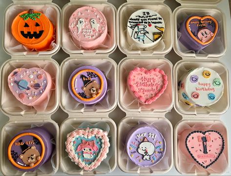 Lunchbox Cakes Cute Lunchbox Cake Ideas, Spooky Bento Cake, Bento Cake Business, Halloween Lunch Box Cake, Lunchbox Cake Halloween, Aesthetic Lunchbox Cake, Korean Lunchbox Cakes, Halloween Lunchbox Cakes, Bento Box Cakes