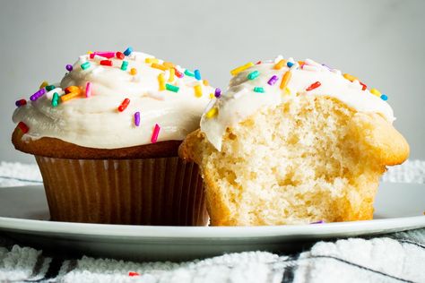 I Tried the Single-Serve Vanilla Cupcake Recipe and It’s Guaranteed to Be a Certified Classic https://www.thekitchn.com/broma-bakery-single-serve-vanilla-cupcake-recipe-review-23532889?utm_source=RSS&utm_medium=feed&utm_campaign=Category%2FChannel%3A+main #splendidum.com #rtplease Single Cupcake Recipe, Broma Bakery, Vanilla Cupcake Recipe, Cupcake In A Cup, Single Serve, Cooking For One, Vanilla Cupcakes, Gluten Free Cakes, Food Reviews