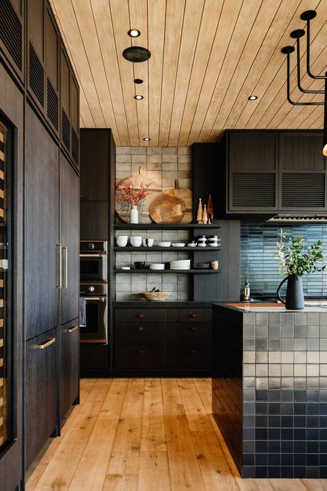 An Architect’s Dream Kitchen Channels SoCal’s Laid-Back Vibes With a Fusion of Homey Materials - Dwell Staining Cabinets, An Architect, Design Living Room, Black Kitchens, Interior Design Kitchen, Dream Kitchen, A Kitchen, Design Interior, Kitchen Inspirations