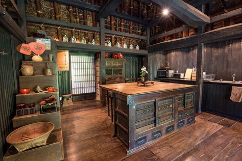 Anglo Japanese Interior, Traditional Japanese House Kitchen, Japanese House Kitchen, Japanese Traditional Interior, Japanese Interior Design Traditional, Traditional Japanese House Interiors, Kitchen Japanese Style, Japanese Cabin, Traditional Japanese Kitchen