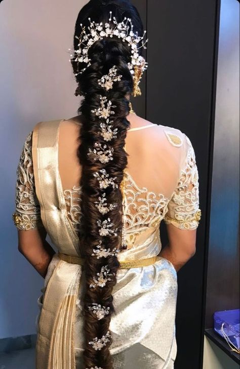 Bridal Hairstyles For Long Hair, Messy Braided Hairstyles, Bridal Blouse Design, Engagement Hair, Simple Bridal Hairstyle, Hairstyle Indian, Poola Jada, Bridal Hair Decorations, Bridal Hairstyle Indian Wedding