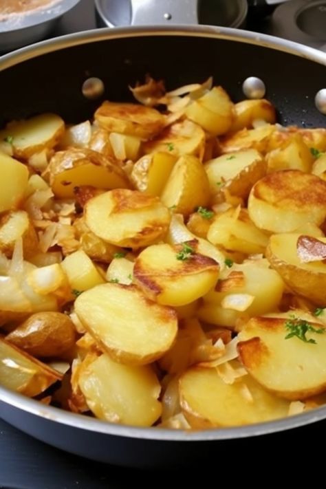 Pan-fried potatoes and Onions Fried Skillet Potatoes, Raw Fried Potatoes, Potato And Onion Recipes, Potatoes Pan Fried, Fried Potatoes With Onions, Pan Fried Potatoes And Onions, Fried Potatoes And Onions, Potatoes With Onions, Pan Fried Potatoes