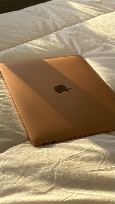 Macbook Gold Aesthetic, Macbook Air 2020 Aesthetic, Gold Macbook Air Aesthetic, Macbook Air M1 Aesthetic, Macbook Air M1 Gold, Mac Laptop Aesthetic, Mac Book Air Aesthetic, Macbook Air Aesthetic, Macbook Gold